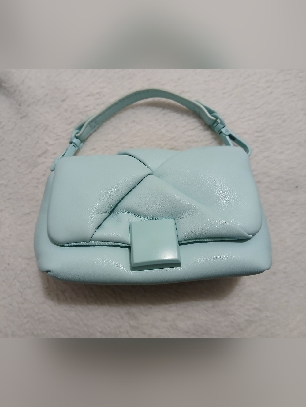 Small Light Blue Handbag. Great For Travel!